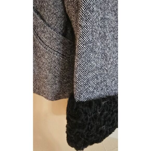 Jones  New York Wool Tweed WM SZ 8P Black Faux Persian Lamb Accents Suit Jacket - Picture 3 of 11